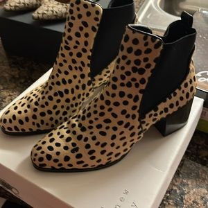 Animal print , 7 side, Anne Klein , like new